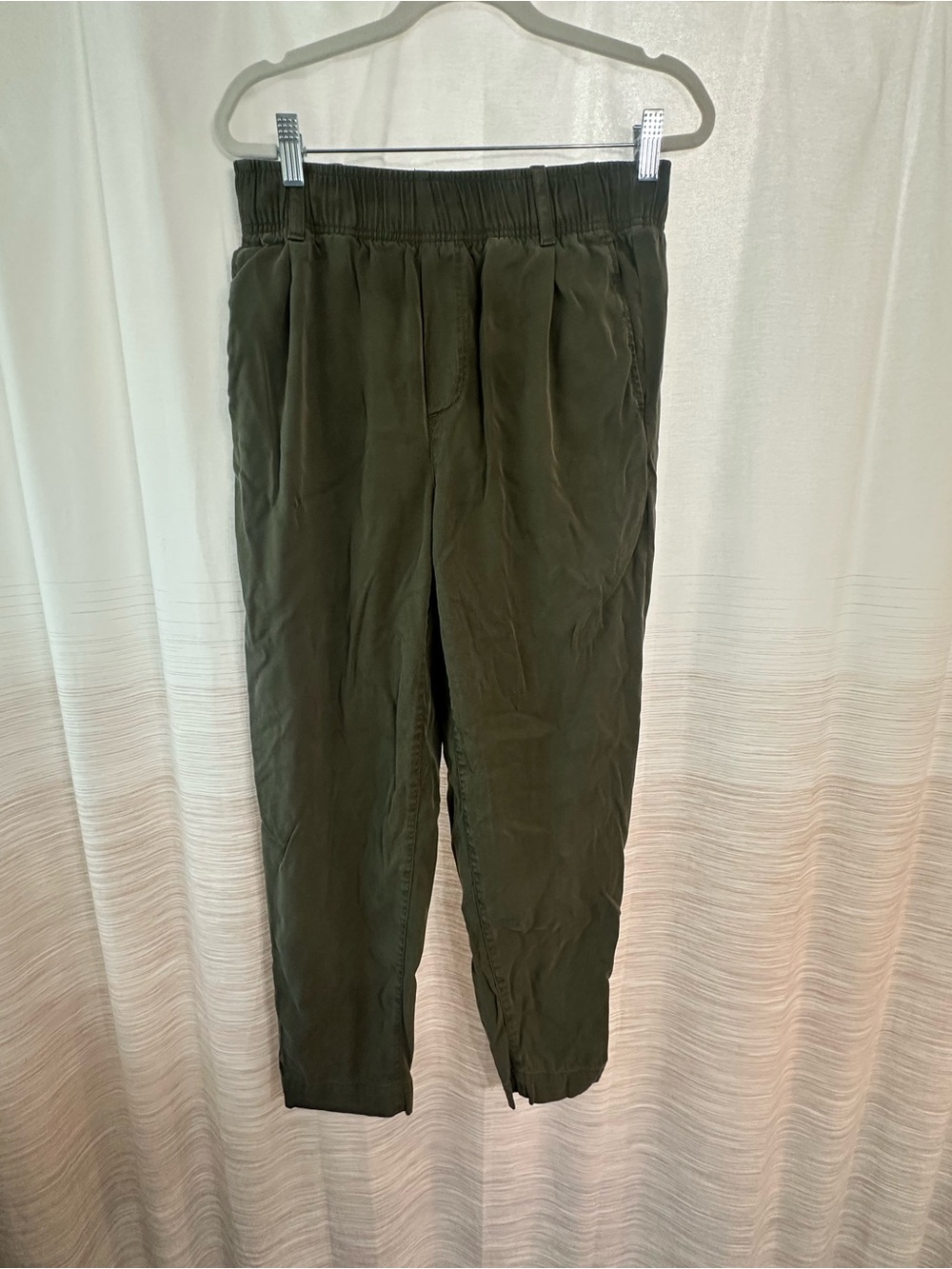 Gap Olive Green Lightweight Pants Size 6